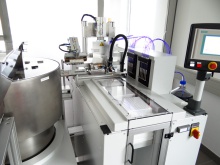 Automationssystem zur Abfüllung von Reagenzflüssigkeiten in Mikroküvetten für die In vitro Diagnostika Automationssystem zur Abfüllung von Reagenzflüssigkeiten in Mikroküvetten für die In vitro Diagnostika